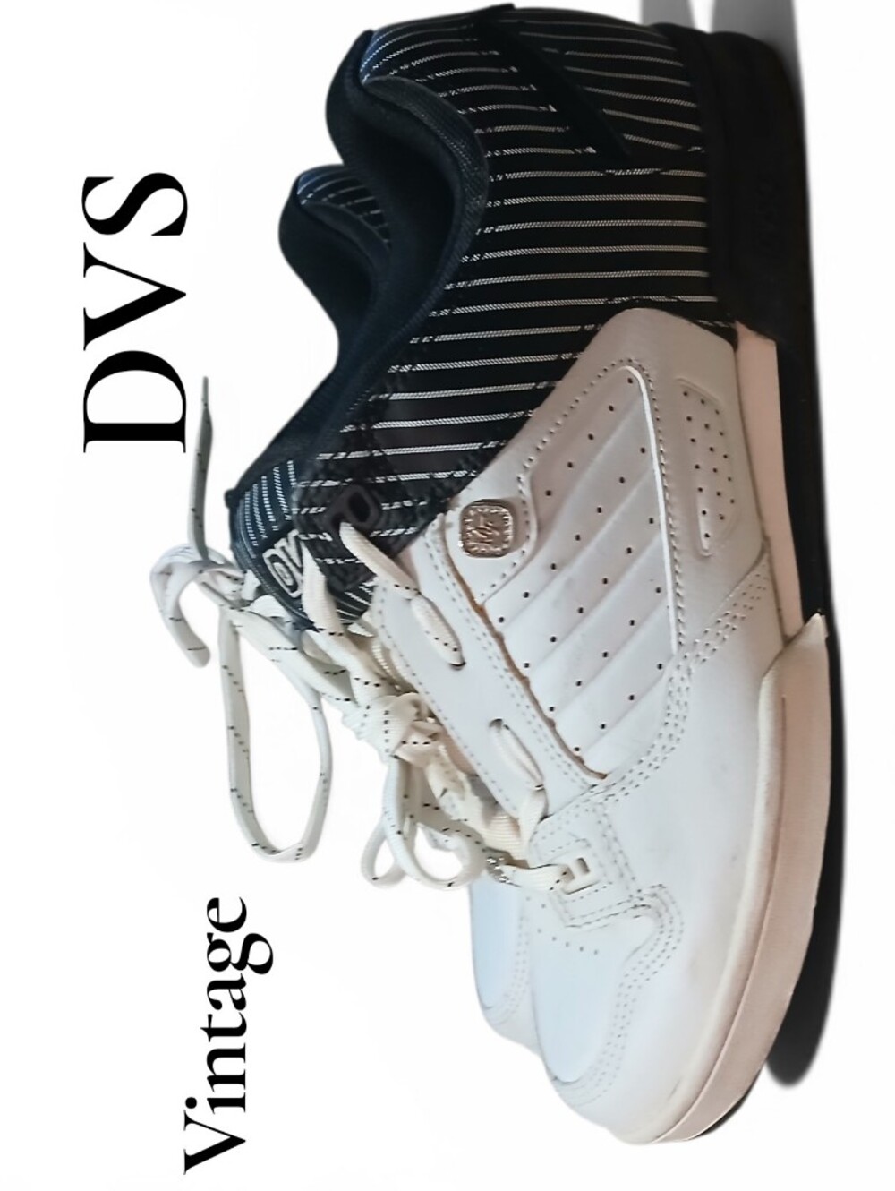Vintage DVS Militia Skate White & Black Pinstripe Skate Sneakers
